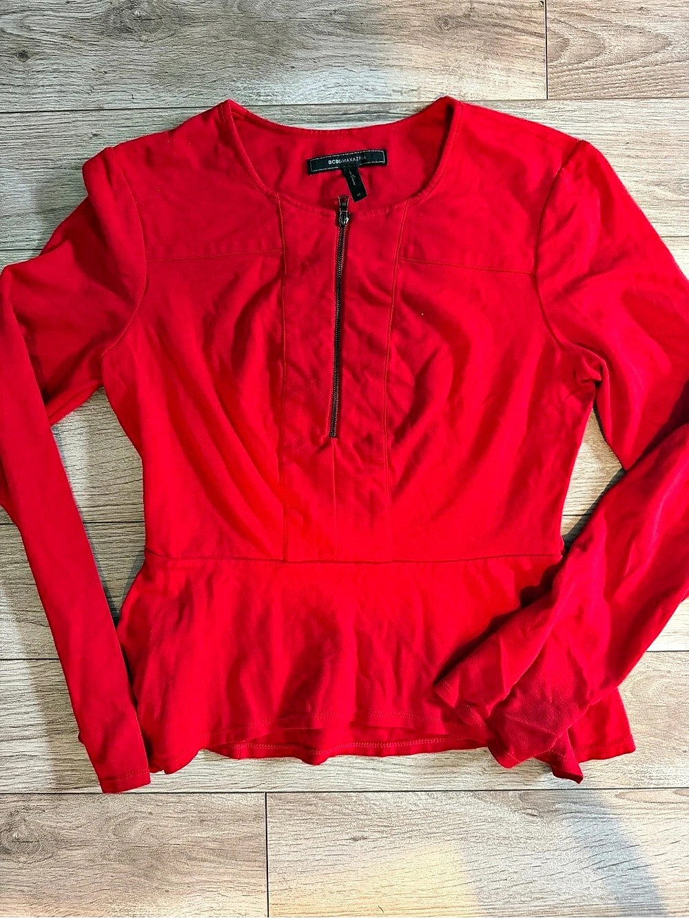 BCBGMAXAZRIA Red Zip Front Top Like New